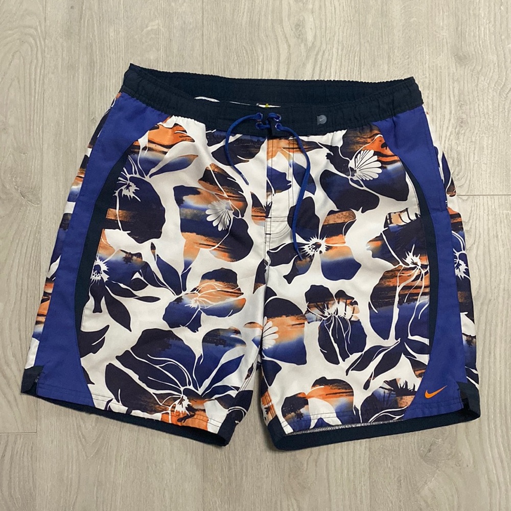 🔥BUNDLESALE Mens L Nike swimsuit bathing suit shorts trunks